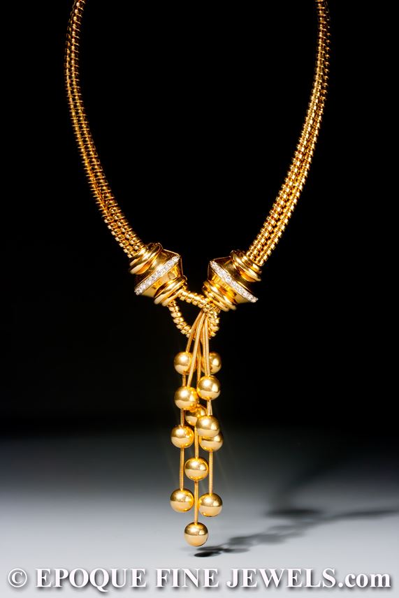 A pretty gold and diamond necklace | MasterArt